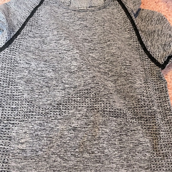 athletic top! - Picture 2 of 3